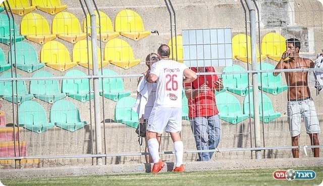 אור הרשקוביץ חוגג עם חברתו (וואסים מוואסי)