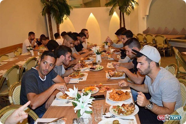 שחקני הוד השרון בארוחת הערב (דני מלניצקי)