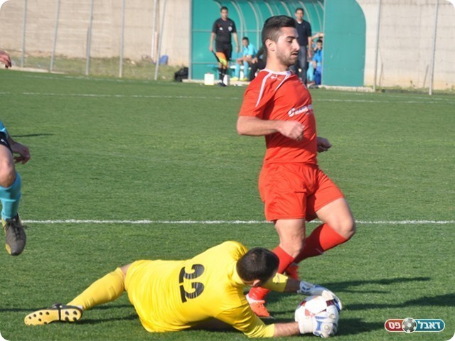 שלומי אזולאי עוצר את כהן (צילום: אחמד עוויסאת)