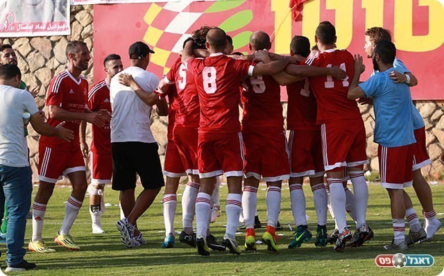 שחקני איכסל חוגגים (קובי פורטל)