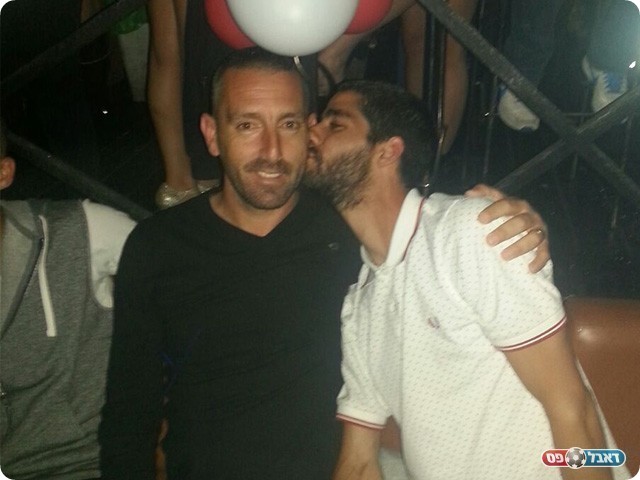 אלירן עקיבא ואילן סויסה מפגינים אהבה