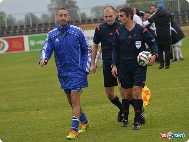 אילן סויסה יחד עם השופטים בסיום (קובי פורטל)