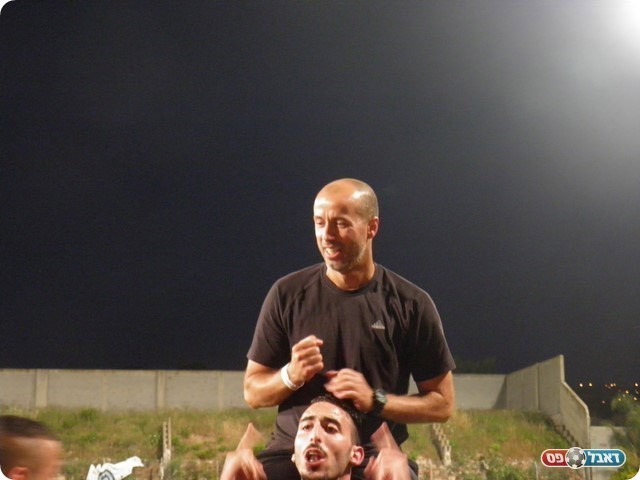 אימן חלאיילה יחד עם רבינוביץ׳ (מובאדה פרחאת)