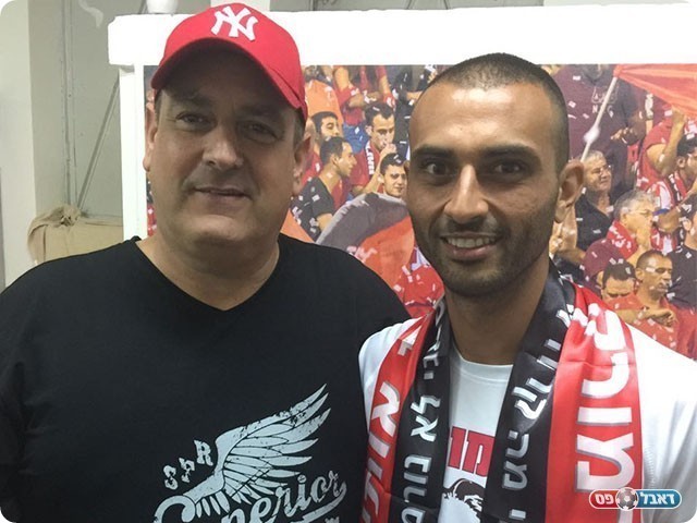 אלון סולטן במעמד החתימה