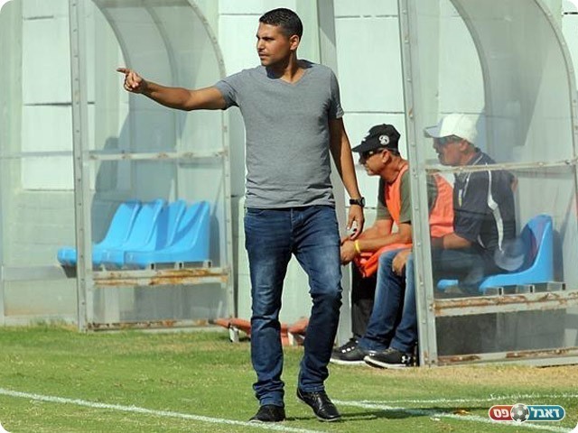 מאמן יבנה אלי כהן (לירן דורף)