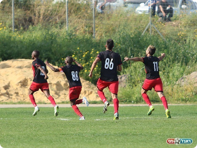 אליאס זנה חוגג (עודד חסין)