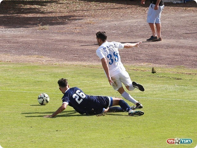 גל אלקנתי חולף על פני מאיר גבאי (קובי פורטל)