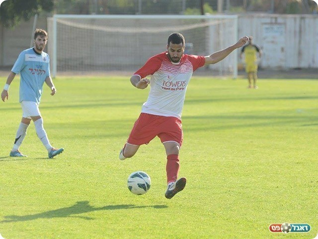 אסי גומה. כוכב כדורגל (ארנון לוי)