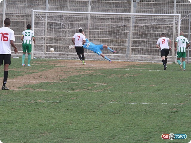 אסי גומה כובש את הפנדל (שלומי גבאי)