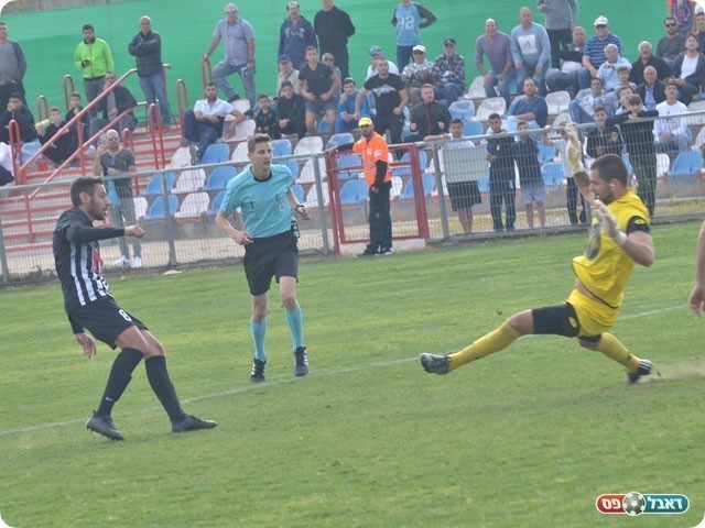 השער השני. מלול כובש מול בן הרוש (אבי רביבו)