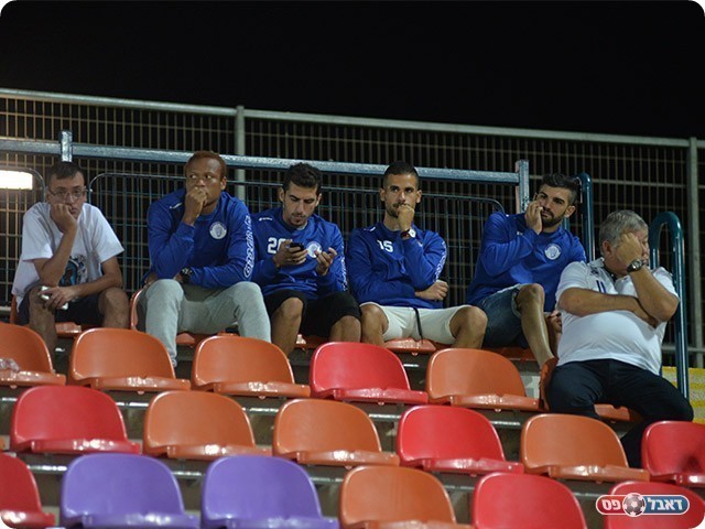 אלימלך ובוזורגי (במרכז) מחוץ לסגל (ארנון לוי)