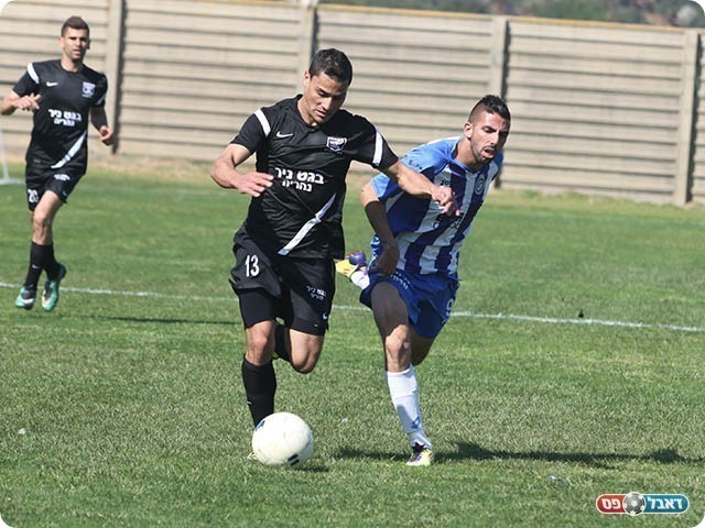 בלביליה במרדף אחרי הכדור (צילום: שלומי גבאי)