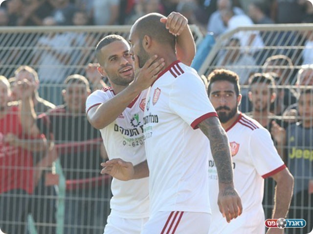 וחוגג (וואסים מוואסי)