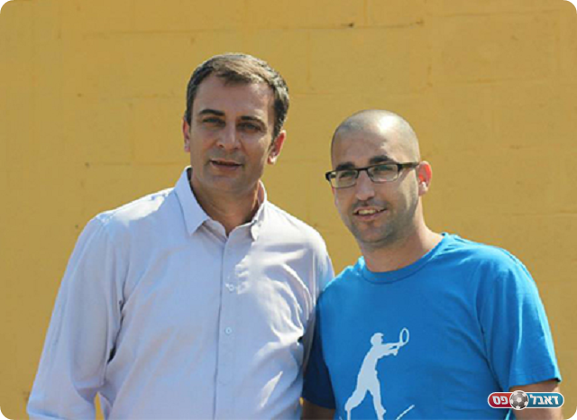 עמודי תאורה בהנחה של 80 אחוז, לא חבל? ראש עיריית טבריה, יוסי בן דוד (עודד חסין)