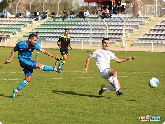 שלומי בן עשור כובש את השער הראשון (עדי מלול)