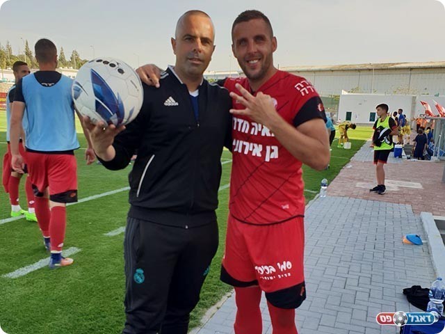 באירקטרביץ' יחד עם טפירו. לקח את הכדור הביתה (פייסבוק)