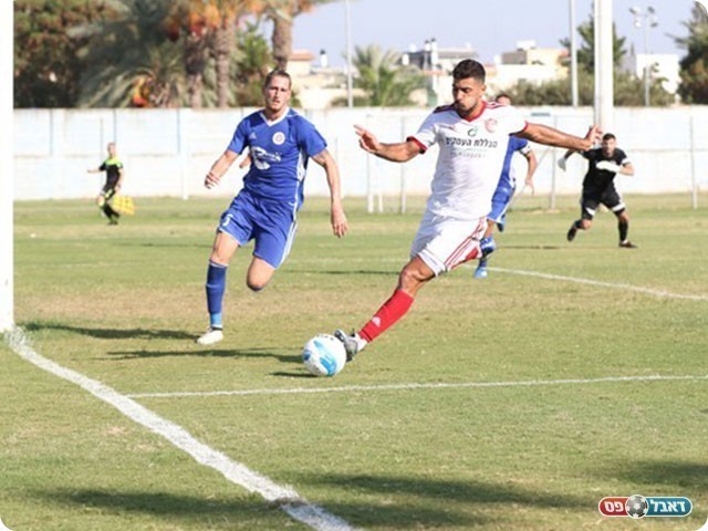 רן ברקוביץ' בלם טירה מנסה להשיג את הכדור (וואסים מוואסי)