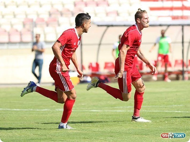 וחוגג (נזיה סולטאן)