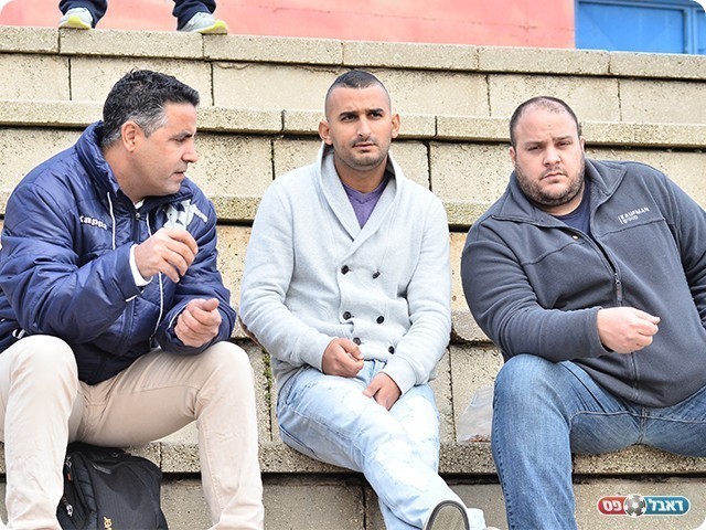 הרכש החדש צופה מהיציע, רן גוזלן (צילום: ארנון לוי)