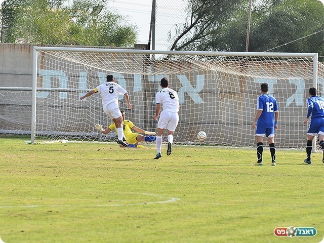יוחאי כהן כובש את הראשון (צילום: ארנון לוי)