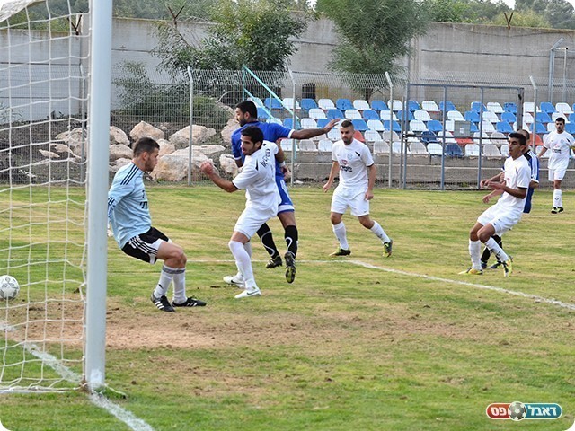 ג'נח סוגר סיפור (צילום: ארנון לוי)