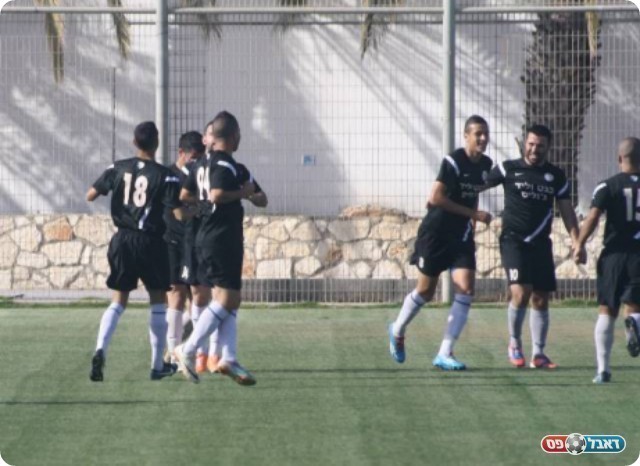 שחקני ג'וליס חוגגים