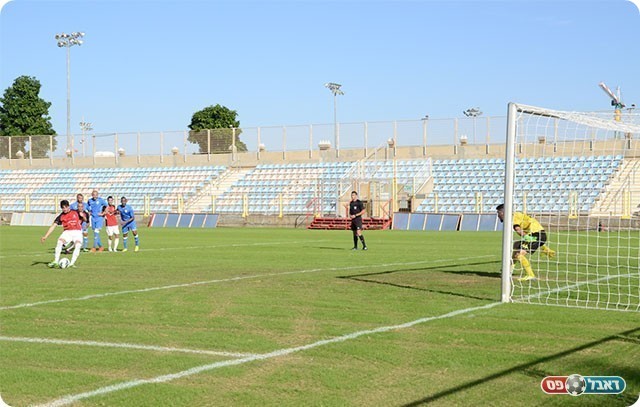 רינשטיין כובש מהנקודה (איימן נסר אלדין)