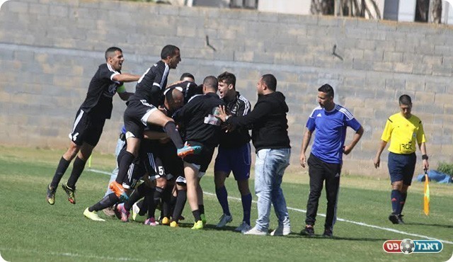 שחקני אסי חוגגים את השני (שלומי גבאי)