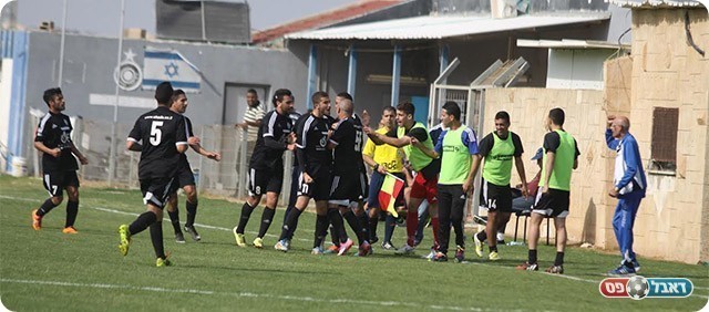 שחקני גלבוע חוגגים את השוויון (שלומי גבאי)