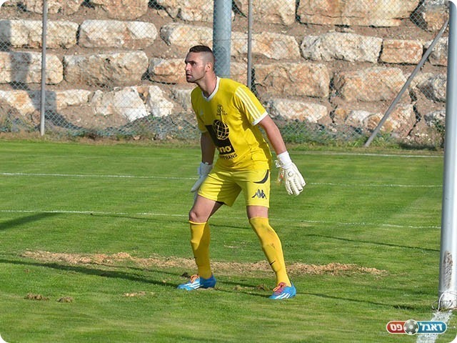 שוערה של מגדל העמק, גל ברזני (ארנון לוי)