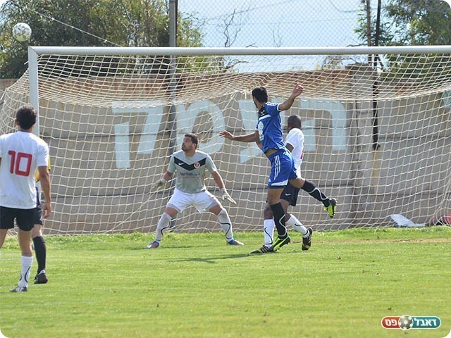 ג'נח מחפש את השני (צילום: קובי פורטל)