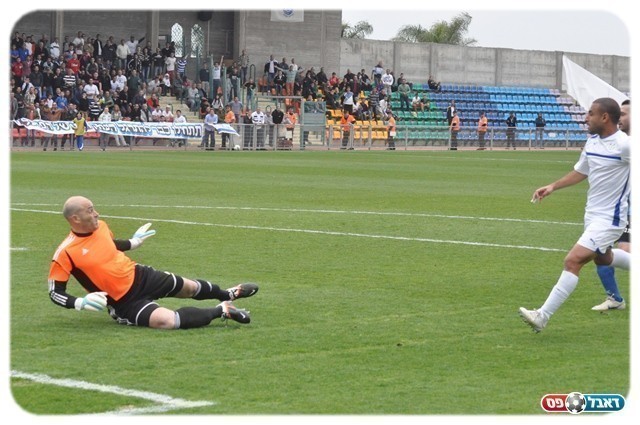 כוחו עדיין במותניו, אבל מה עם הקבוצה שלו? אודי לוי משמאל (חאדר אניס)