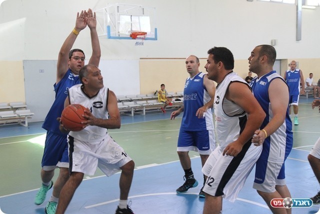 משתתפים בספורטיאדה זו השנה הראשונה. שחקני שדרות במאבק (שלומי גבאי)