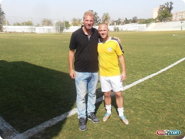 שאול דה צ׳וקרל (משמאל) (דור היקה)