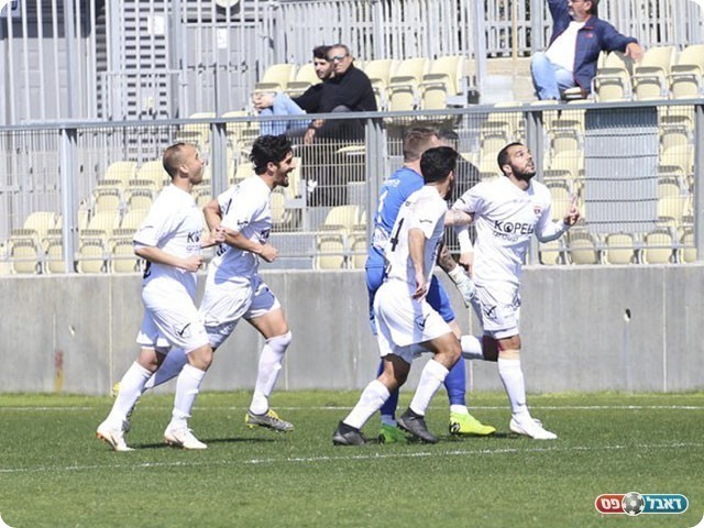 דור מלכה חוגג עם חבריו (קובי פורטל)