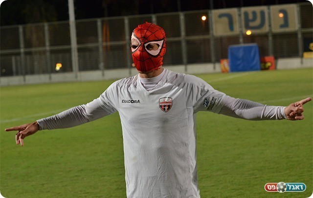 בוזורגי והמסכה (אבי רביבו)