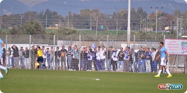 היציע שנפתח (ארנון לוי)