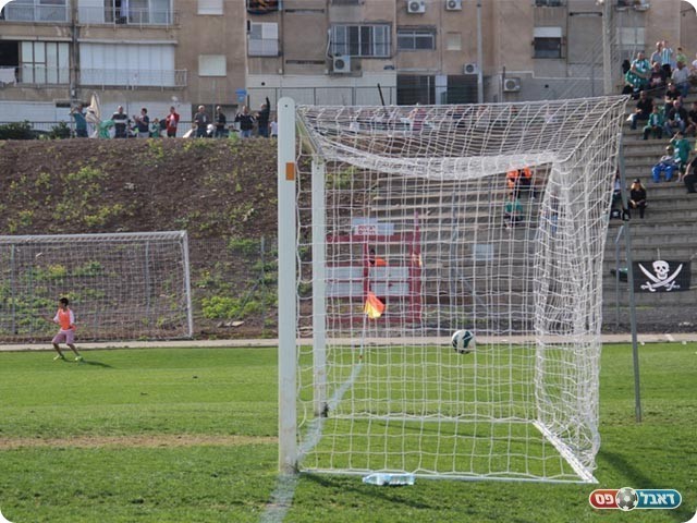 הכדור ברשת (צילום: עודד חסין)