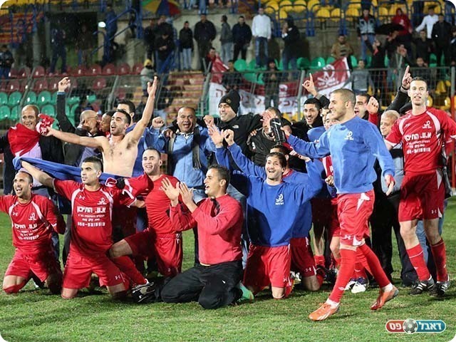 שחקני המוליכה, הפועל איכסל (צילום: וויסאם מסאווי)