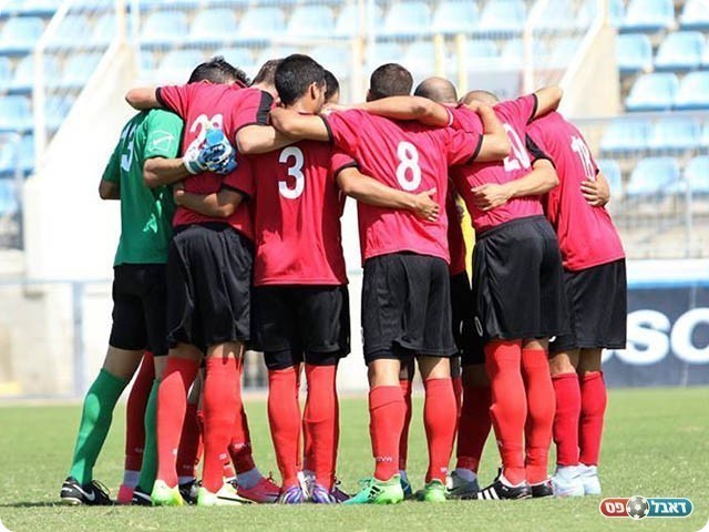 מגיעים למגדל העמק. שחקני הרצליה (עודד חסין)