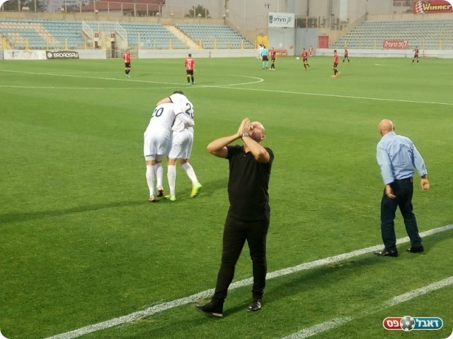 ארז בנודיס ושחקני הרצליה (אלי שבת)