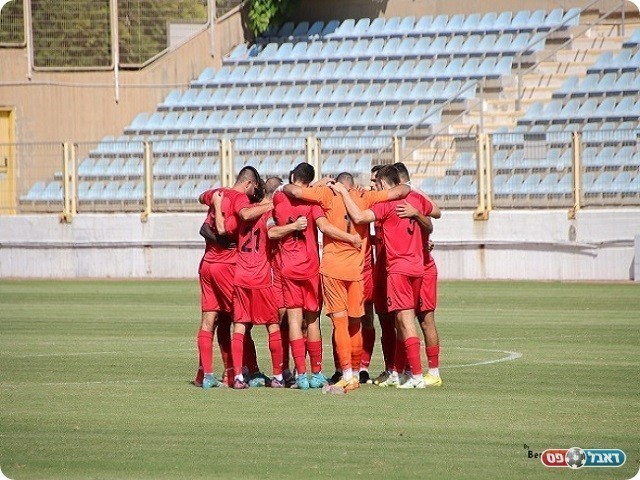 יתגברו על הפחתת הנקודה מהמשחק מול יבנה? שחקני הפועל הרצליה (בן מלניק)