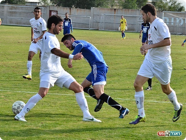 רוטשטיין מצטיין המשחק משחיל בין הרגליים (צילום: ארנון לוי)