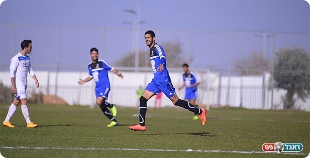 וחוגג (ארנון לוי)