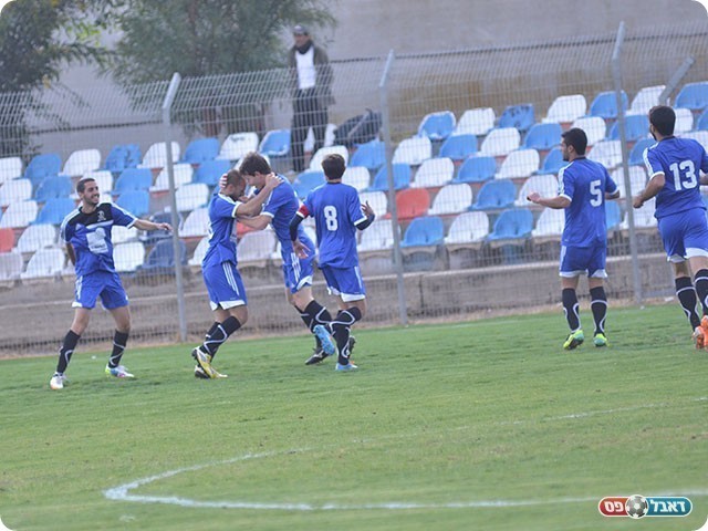 וחוגג (צילום: קובי פורטל)