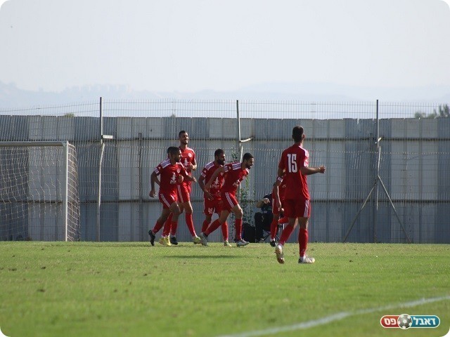 תמונת ניצחון. שחקני זלפה חוגגים לאחר כיבוש השער השני (דאפר מאחמיד)