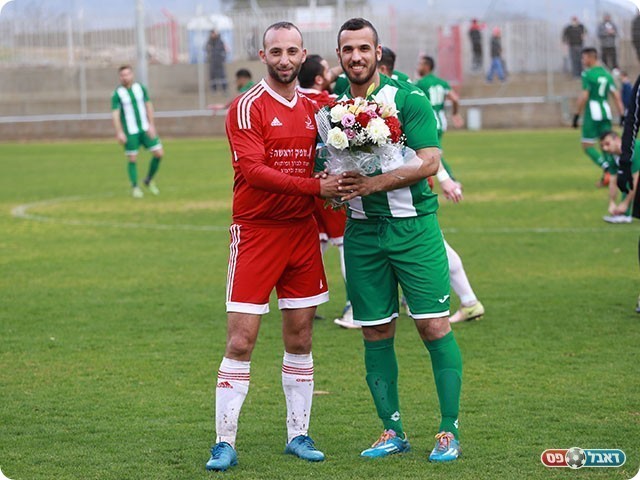 מוחמד חג'יר, שחקנה של איכסל לשעבר, מתקבל בפרחים (עדי מלול)