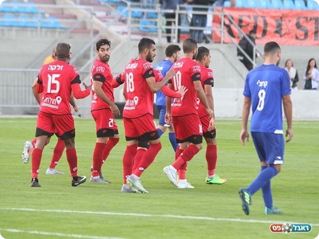 שחקני חדרה חוגגים בלוד (שלומי גבאי)