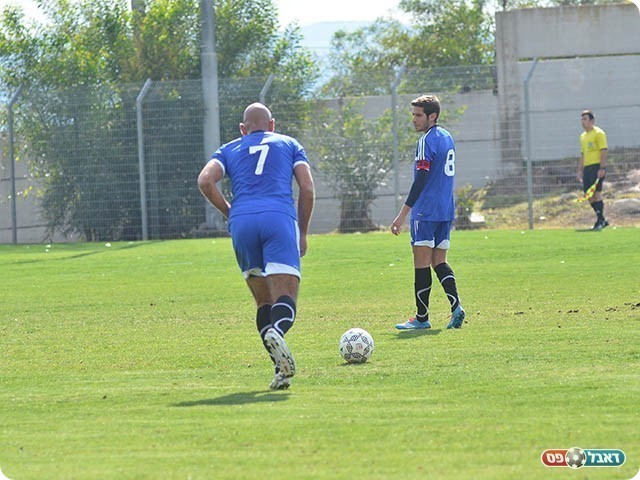 סימן טוב עם הכדור החופשי (צילום: קובי פורטל)