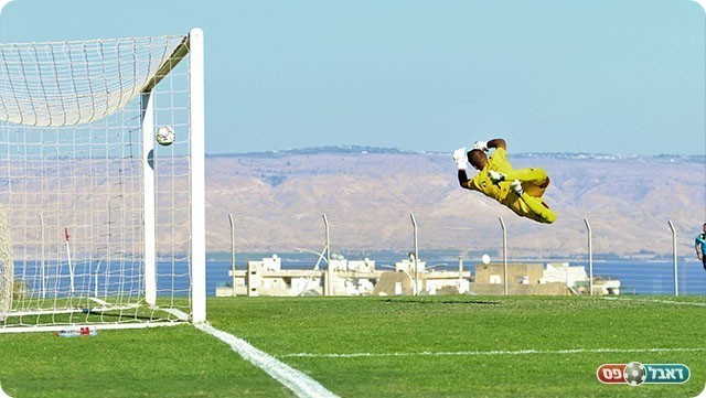 כדור ענק של גבאי לחיבורים (עודד חסין)